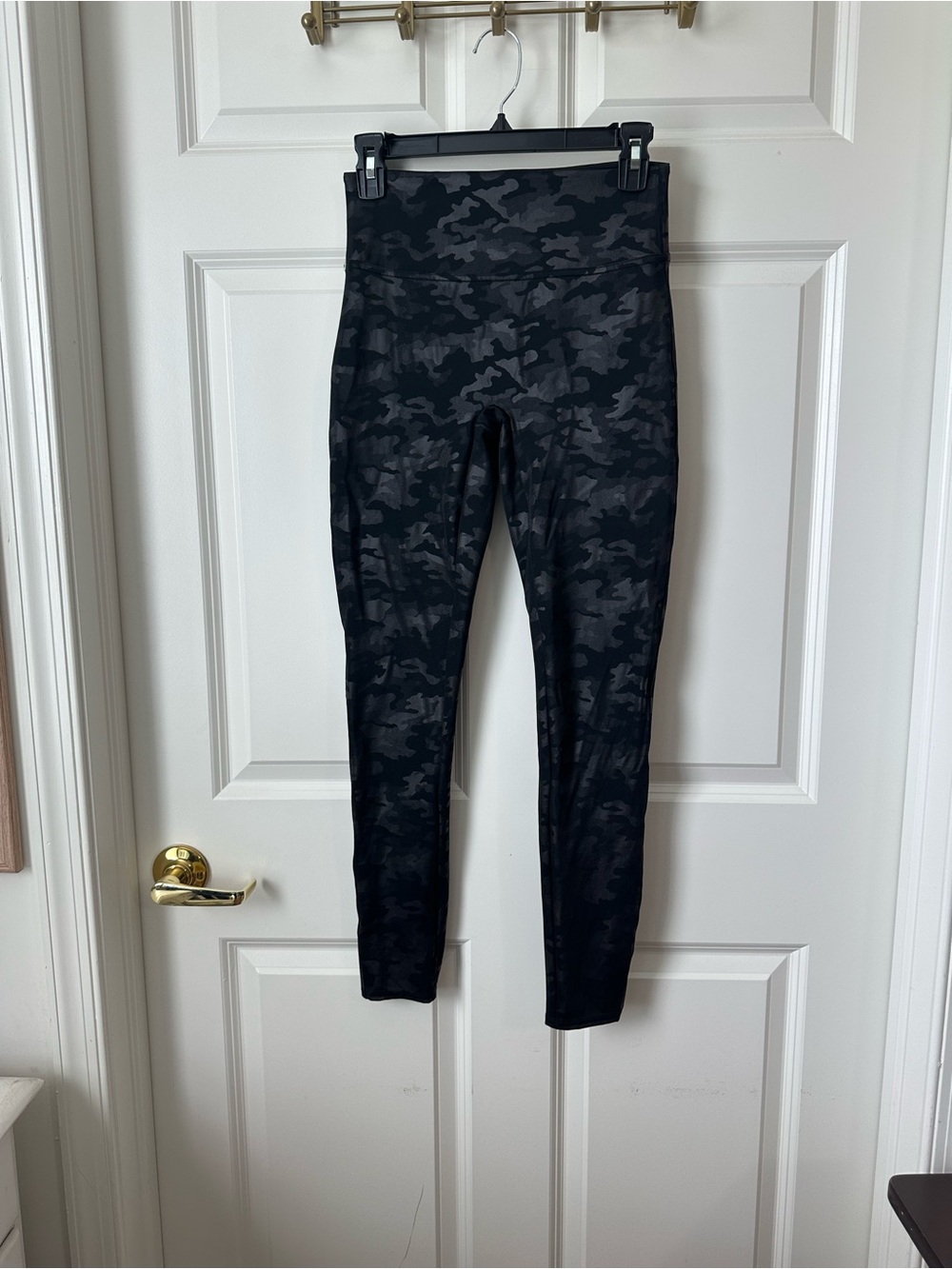 Spanx Faux Leather Camo Matte Black Leggings Size XL Tummy Control